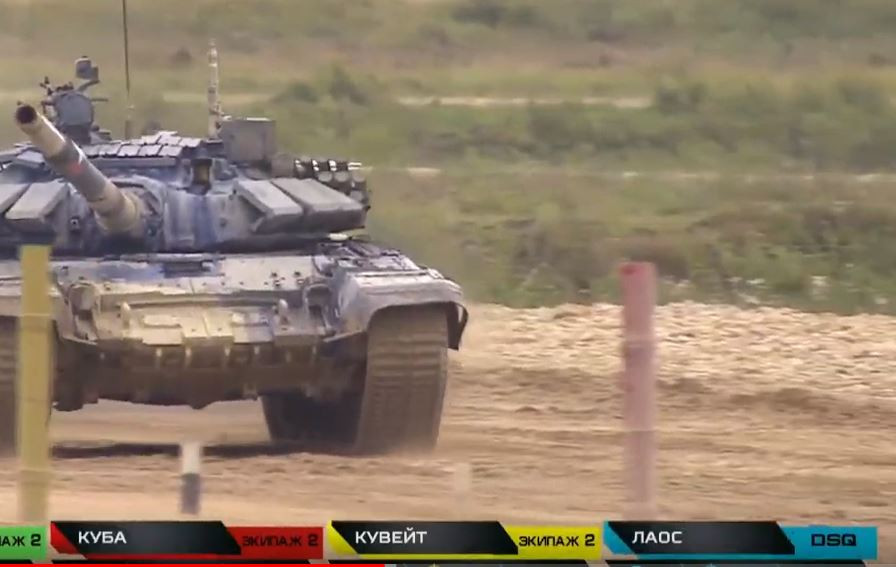 Sau bài thi bắn pháo 125mm vào mục tiêu “xe tăng” cự ly 1.600-1.800m, tình trạng thi đấu của đội Lào bị “dính” dòng chữ “DSQ” – dòng chữ báo hiệu các đội bị tước quyền thi đấu. Mọi sự đến rất bất ngờ, ban chỉ huy Lào ngỡ ngàng. Nguồn ảnh: Tzvezda