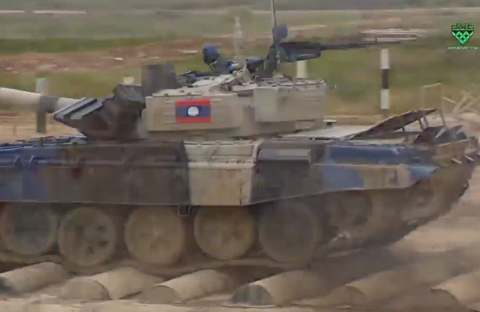 Có thời điểm đội tuyển xe tăng Lào còn quên đóng cửa nóc tháp pháo – đây cũng là lỗi có thể bị phạt thêm giờ. Nguồn ảnh: Tzvezda