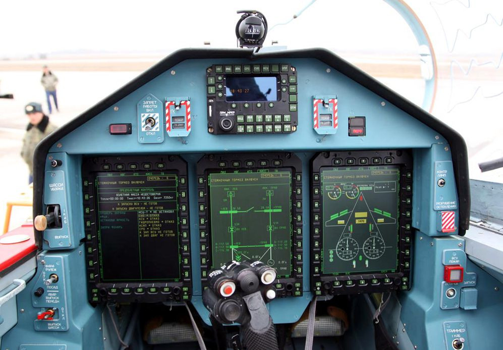 Theo nhà thiết kế, Yak-130 có thể đảm bảo huấn luyện phi công lái máy bay chiến đấu thế hệ 4 và 5 của Nga. Bên cạnh đó, nó được "quảng cáo" là dư sức đáp ứng được cả huấn luyện phi công lái máy bay chiến đấu của Mỹ và châu Âu. Nguồn ảnh: Airliners.net