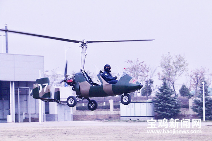 Trực thăng siêu nhẹ trang bị cánh quạt cánh 2 lá và cánh quạt đẩy đuôi thay vì kiểu cánh quạt triệt tiêu mô men xoay. Nguồn ảnh: Baoji News