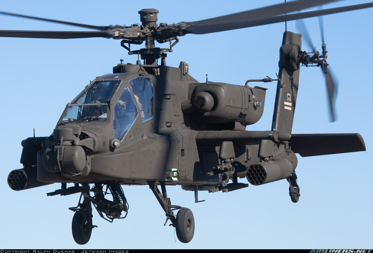 Theo tạp chí quốc phòng Jane's, sau Không quân Israel, đến lượt Lục quân Mỹ dự định phóng thử tên lửa chống tăng Spike NLOS từ trực thăng Apache AH-64E lần đầu tiên. Kế hoạch trên là một phần trong cuộc diễn tập bắn đạn thật của lực lượng này sẽ tổ chức tại Trường bắn Yuma, bang Arizona vào cuối tháng 8. Nguồn ảnh: Airliners.net
