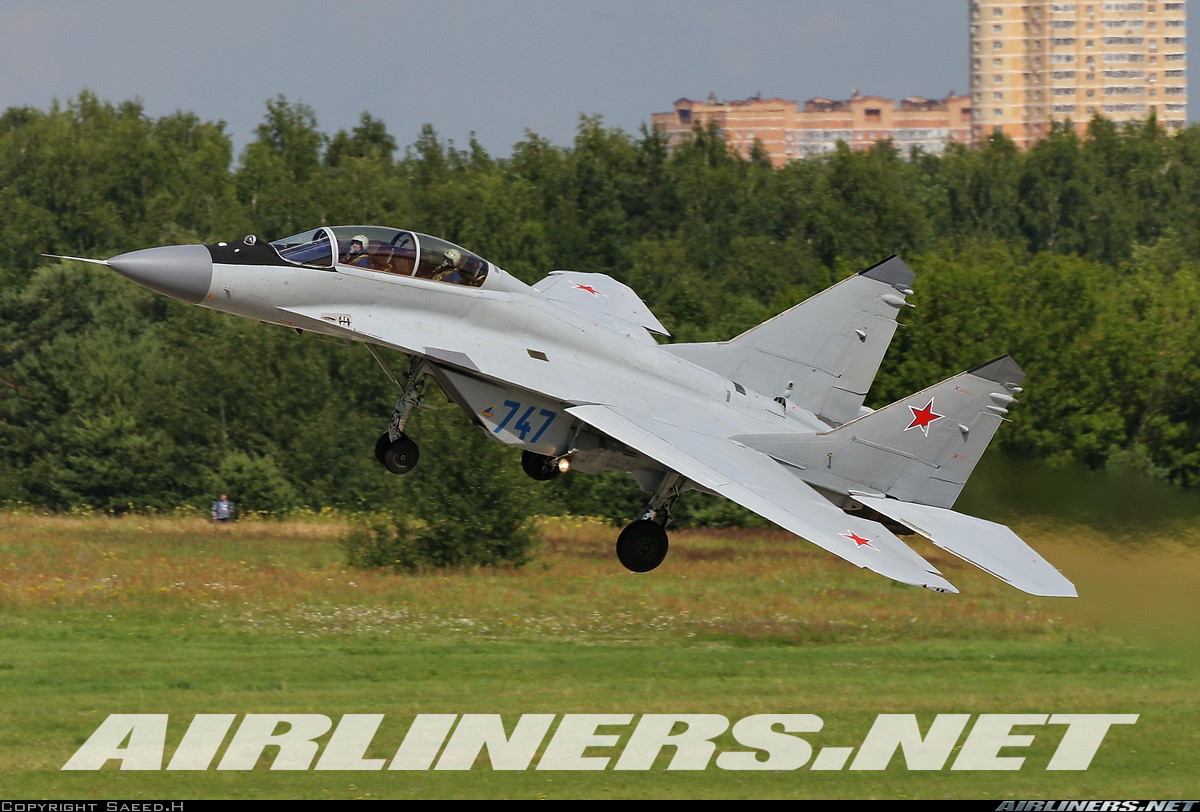 So với MiG-29 nguyên bản, MiG-29M một chỗ ngồi và M2 hai chỗ ngồi giống hệt khung thân nhưng có cải tiến thêm về vật liệu chế tạo, sử dụng nhiều hợp kim nhôm - lithium siêu nhẹ. Ảnh: Airliners.net