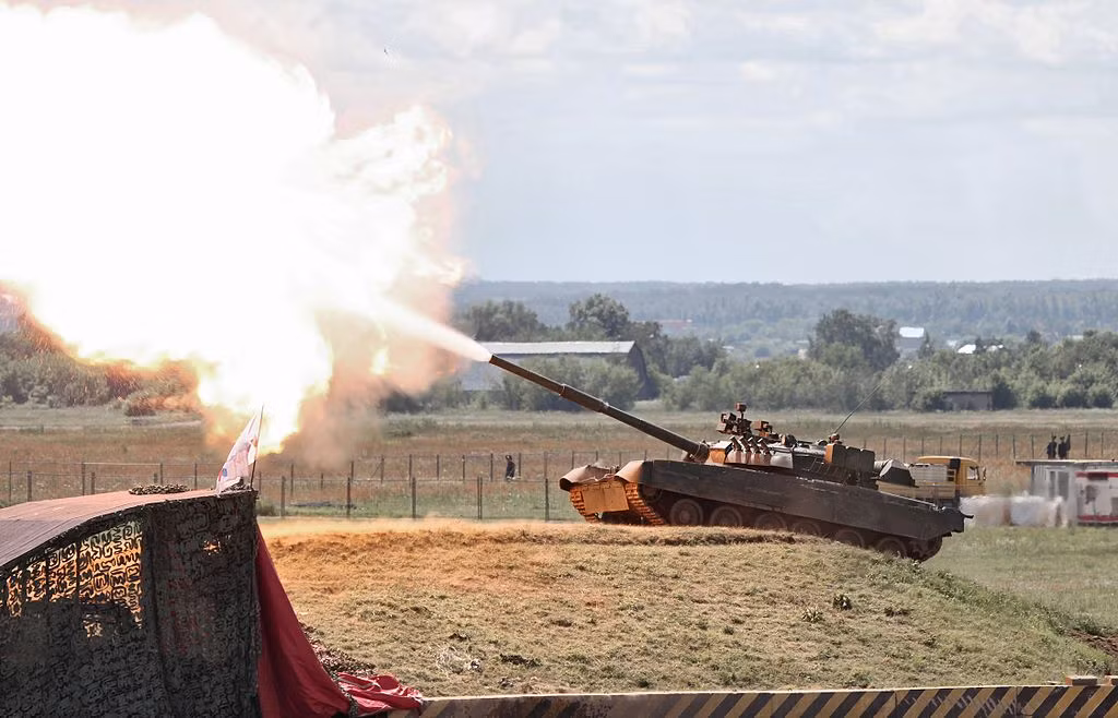 Dù cho T-80U không còn sản xuất, nhưng trong kho vũ khí Quân đội Nga còn tới hàng nghìn chiếc T-80U hay T-80B không sử dụng hết. Chúng vẫn còn rất tốt và hoàn toàn đáp ứng được nhiệm vụ chiến đấu khi cần, tất nhiên là phải trải qua sửa chữa nâng cấp trước khi đưa vào sử dụng. Nguồn ảnh: Wikipedia