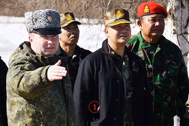 Theo giới phân tích, không loại trừ khả năng Campuchia có thể sẽ đặt hàng xe tăng T-80U hoặc có thể là một loại xe tăng nào khác của Nga trong tương lai gần.