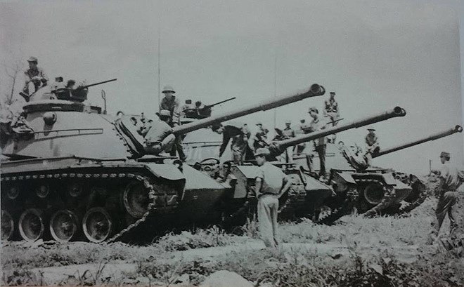 Thật vậy, sau ngày 30/4/1975, chúng ta đã thu được một số lượng khổng lồ vũ khí khí tài quân sự tối tân nhất mà Mỹ cung cấp cho VNCH, trên cơ sở đó ta thành lập thêm nhiều đơn vị mới phục vụ công cuộc bảo vệ Tổ quốc sau này. Trong ảnh là đơn vị xe tăng M48 Patton của quân đội ta trong cuộc chiến tranh biên giới Tây Nam. Nguồn ảnh: Bảo tàng TTG