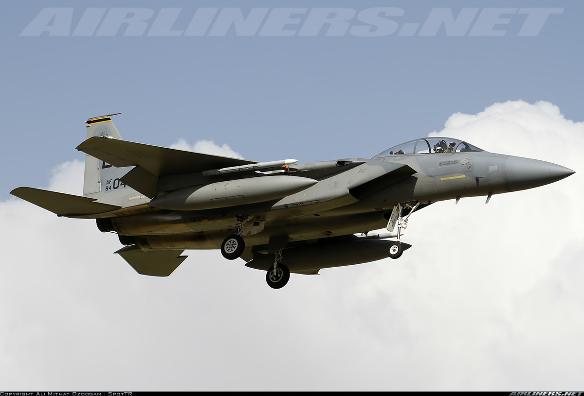 23 chiếc F-15D Eagle - phiên bản hai chỗ ngồi của F-15C có thể dùng cho cả nhiệm vụ huấn luyện phi công. Nguồn ảnh: Airliners.net