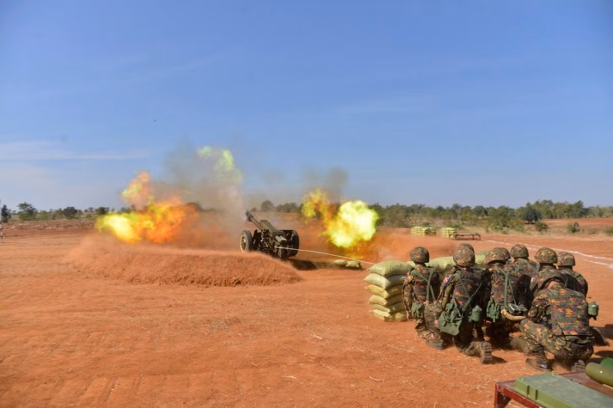 Lựu pháo D30 122mm của Quân đội Myanmar. Ảnh: Mizzima