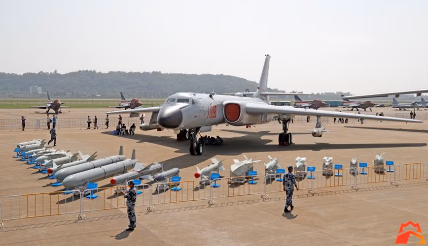 Giai ma vu khi: Yeu cau tac chien voi may bay nem bom chien luoc tam xa-Hinh-2