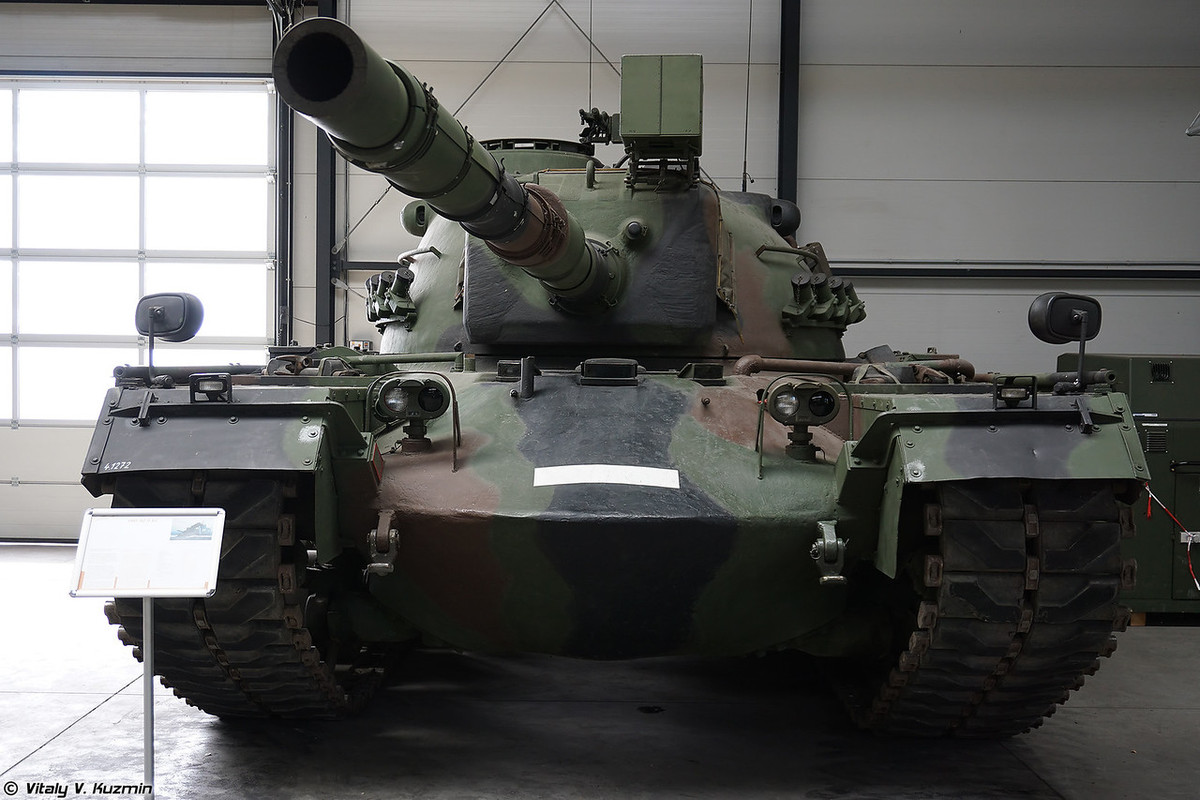 Loại tăng hiện đại nhất mà Tây Đức nhận được từ Mỹ là M48 Patton - được dùng để đối chọi với các xe tăng T-54 và T-62 của Đông Đức. Nguồn ảnh: Vitaly-Kuzmin