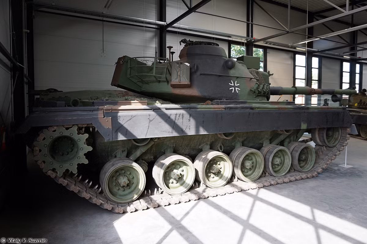 Trong giai đoạn từ 1978-1980, Tây Đức thực hiện gói nâng cấp lớn cho 650 chiếc M48A2C lên chuẩn M48A2GA2 với một loạt sửa đổi để có thể đối phó hiệu quả với tăng T-62, T-72 của Đông Đức. Nguồn ảnh: Vitaly-Kuzmin