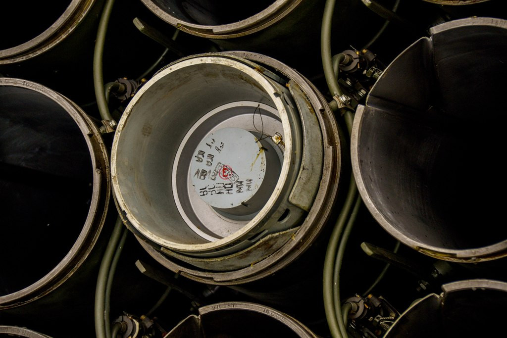 Đạn rocket NURS gồm hai kiểu: MO.1.01.04 và MO.1.01.04M với chiều dài lần lượt là 3,3 và 3,7m; nặng 173 và 217kg. Tầm bắn của đạn 04 là 2,7km, còn phiên bản cải tiến tăng lên 6km. Nguồn ảnh: Wikipedia