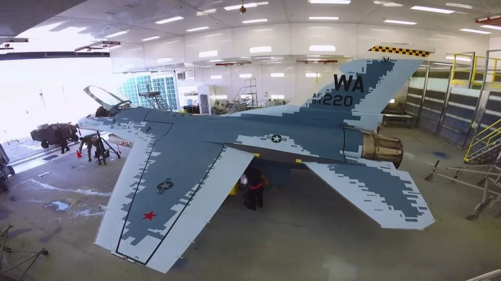 Su-57 là một chiếc máy bay chiến đấu thế hệ thứ 5 với nhiều công nghệ vượt xa thế hệ Su-27/30 và MiG-29, còn F-16 và F/A-18 cũng chỉ ở thế hệ 4. Việc đóng giả để huấn luyện phi công xem ra sẽ không có mấy hiệu quả. Nguồn ảnh: Dambiev