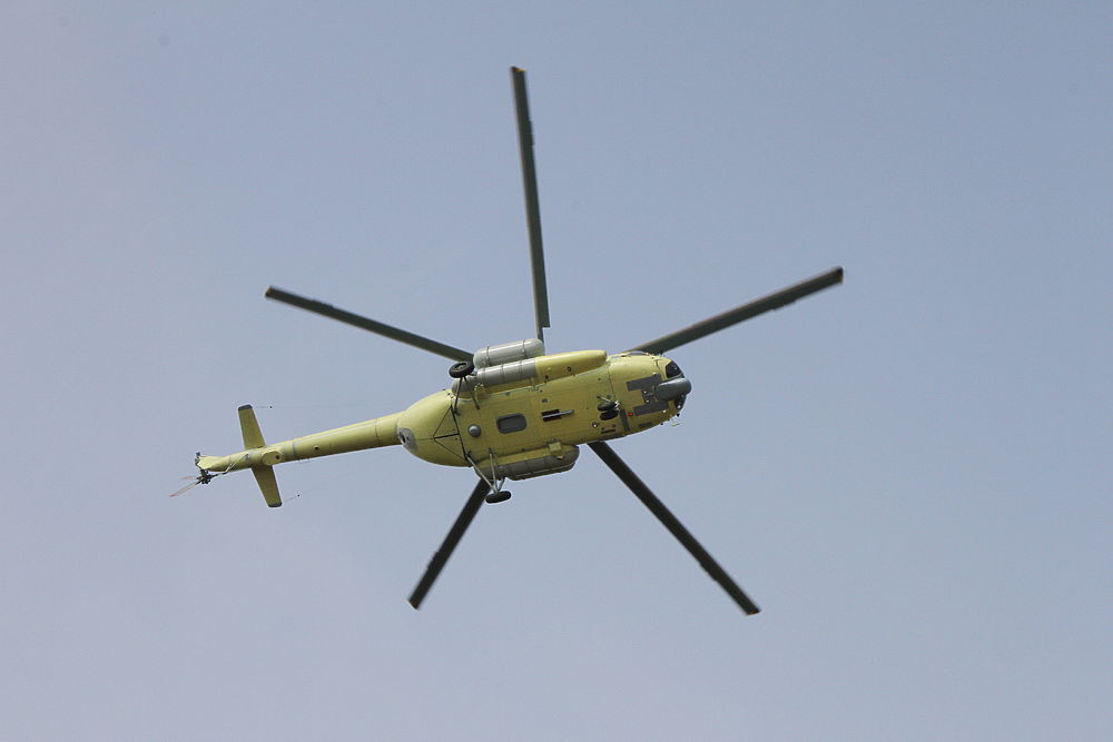 Đáng chú ý, một chiếc trực thăng Mi-8/17 thế hệ mới còn đang nguyên màu sơn lót nhà máy Ulan-Ude cũng được điều động tham gia lễ kỷ niệm. Ảnh: Dagbaev Zorigto