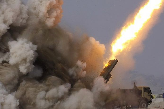 Đáng chú ý, Military Edge cho biết, Fajr M-75 được Iran thiết kế trên cơ sở tham khảo hệ thống pháo phản lực phóng loạt WS-1 của Trung Quốc. Nguồn ảnh: Military Edge