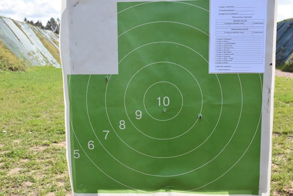 Bắn ở loạt thứ 9, các anh nuôi xạ thủ Việt Nam xếp sau đội tuyển Belarus (109 điểm) và Kazakhstan (107 điểm). Thứ hạng của đội tuyển ở nội dung thi bắn súng không bằng vị trí thứ hai của năm ngoái, nhưng đạt số điểm cao hơn. Nguồn ảnh: Báo QĐND