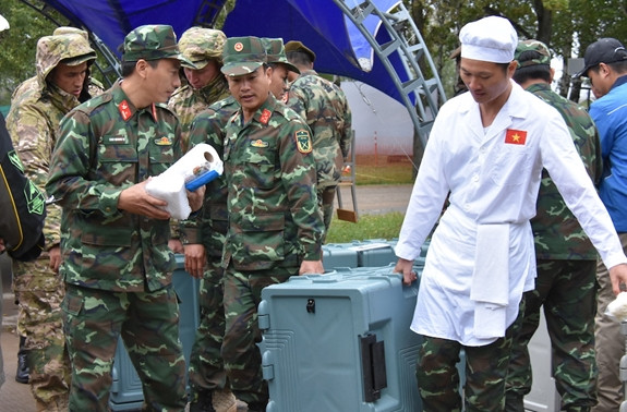 Ở phần thi nấu ăn, phía ta cũng gặp khó khăn vì đa số các món dù cho phép tự chọn đều mang hương vị châu Âu với các giám khảo tới từ Nga. Nguồn ảnh: Báo QĐND