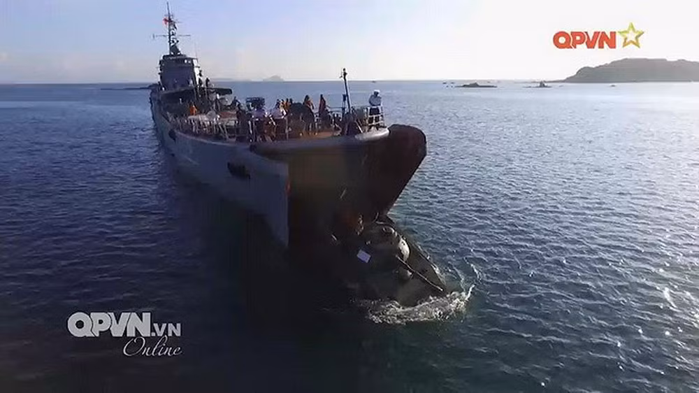 Lớp tàu có lượng giãn nước tiêu chuẩn 795 tấn, toàn tải 847 tấn, dài 75,15m, rộng 9,02m, mớn nước 2,07m, tốc độ hành trình 18 hải lý/h, tầm hoạt động khoảng 3.200km, dự trữ hành trình 5 ngày với thủy thủ đoàn 34 người. Ảnh: QPVN
