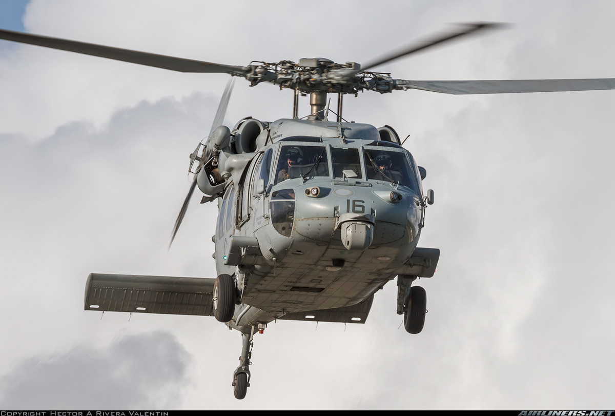 MH-60R là phiên bản nâng cấp của dòng trực thăng săn ngầm SH-60, chính thức biên chế năm 1999. Mẫu trực thăng được nâng cấp sâu rộng về các hệ thống cảm biến, sonar tăng đáng kể khả năng chống ngầm và tác chiến không đối hải... Nguồn ảnh: Airliners.net