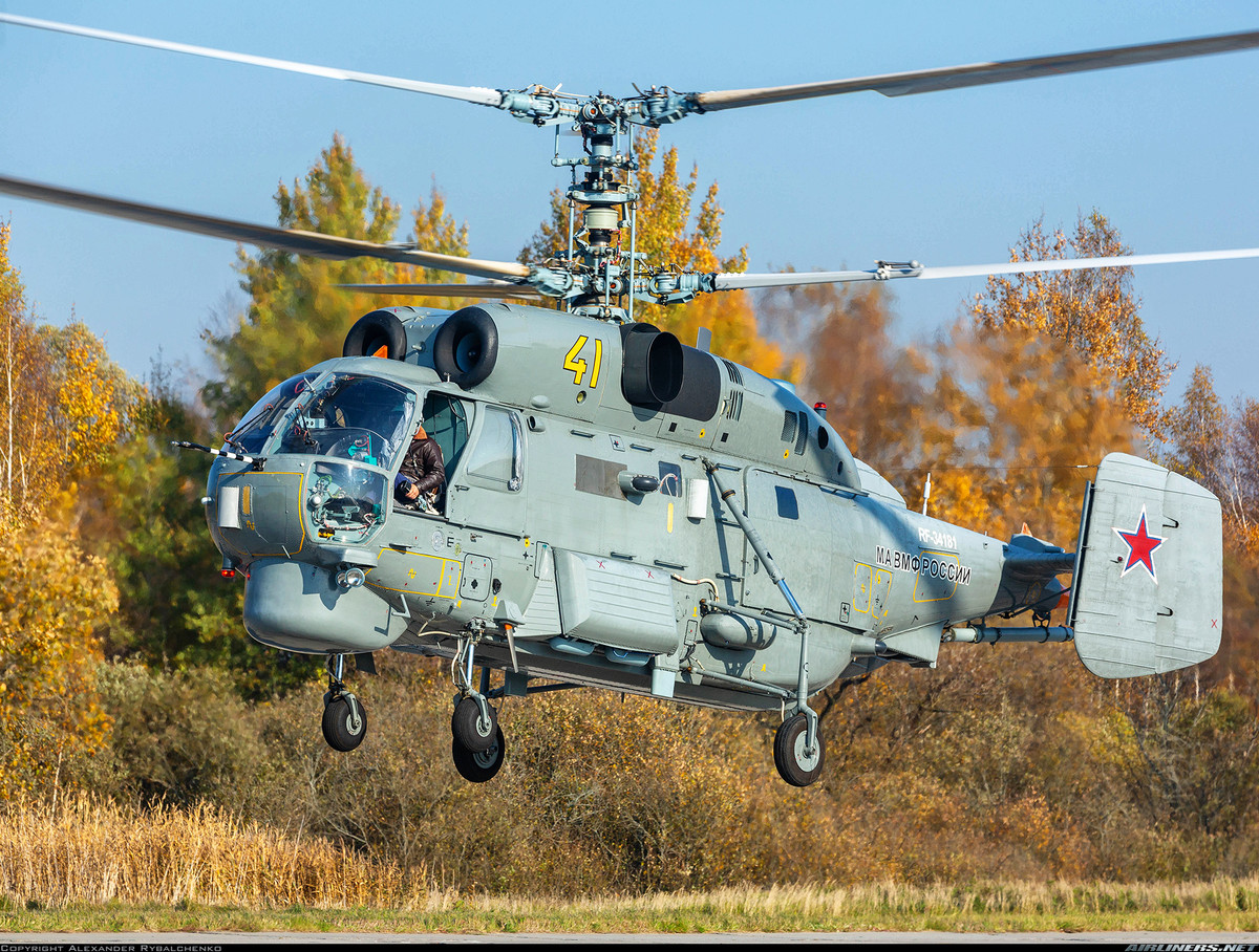 “Ưu thế” lớn nhất của Ka-27 so với các máy bay phương Tây chủ yếu là kết cấu cánh quạt đồng trục vô cùng độc đáo của nó tăng khả năng bay biển, an toàn, tin cậy trong mọi điều kiện thời tiết xấu nhất. Nguồn ảnh: Airliners.net