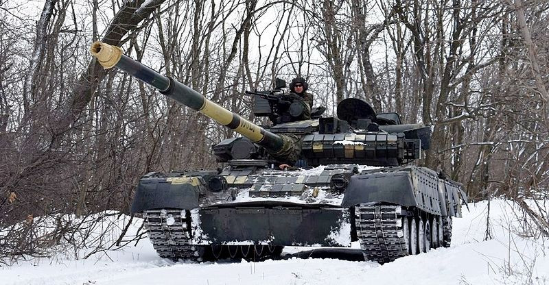 Nhìn chung, so với T-90A/M hay T-72B3, T-80 dù đã cũ nhưng cơ bản vẫn đáp ứng tốt khả năng chiến đấu trước các dòng tăng phương Tây như Leopard 2A6, Challenger II, M1 Abrams. Cho nên, trong bối cảnh cần hiện đại hóa lực lượng xe tăng ở khu vực trọng yếu thì T-80 vẫn là giải pháp hợp lý. Nguồn ảnh: Wikipedia