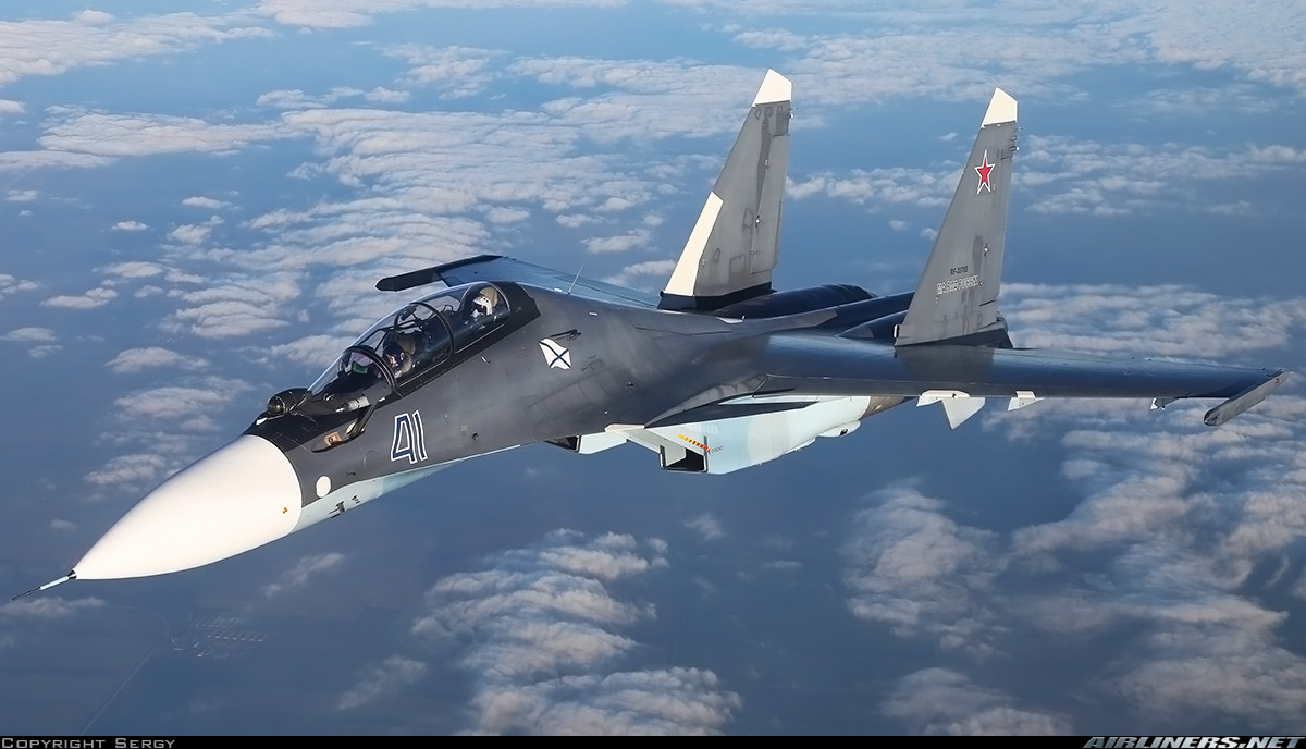 Ngoài ra, cải tiến trước hết về động cơ cũng đem lại tiềm năng lớn về xuất khẩu với dòng tiêm kích Su-30 mới. Trong vài năm gần đây, doanh số của dòng Su-30 có dấu hiệu giảm dần, chủ yếu các công ty quốc phòng chỉ nhận được đơn hàng từ chính Không quân Nga. Trong khi các quốc gia đang dùng Su-30 có dấu hiệu đắn đo, một số chuyển sang Su-35 hoặc vẫn nghiên cứu. Nguồn ảnh: Airliners.net