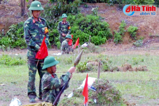 Giai đoạn chế tạo súng CT-62 mà ta gặp nhiều khó khăn nhất đó là việc tạo ra quả đạn – vũ khí chính phá hủy xe tăng. Khi đó, các cán bộ kỹ thuật Z1 quyết định thiết kế đạn cỡ 100mm theo nguyên lý có miếng chắn sóng giống như đạn chống tăng B-40, góc nón 60 độ (góc nón tối ưu đạn SKZ). Cán bộ ta đã thực hiện gần 30 lần thử nổ xuyên trục thép để xác định khoảng cách tối ưu giữa miếng chắn sóng và đỉnh nón, bề dày của miếng chắn sóng. Ảnh: báo Hà Tĩnh