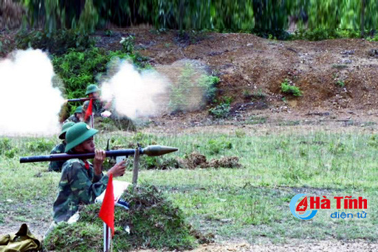Với tinh thần lao động cần cù, sáng tạo, trong gần 2 năm vừa thiết kế vừa chế thử, nhóm nghiên cứu cứu đã giải quyết được mọi khó khăn. Ngày 26/8/1963, Cục quân giới tổ chức bắn thử kiểm tra tổng hợp súng và đạn CT-62 tại Trường bắn quốc gia Sơn Tây. Ảnh: báo Hà Tĩnh