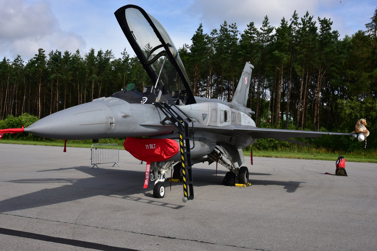 Tiêm kích F-16C của Không quân Ba Lan. Hiện lực lượng này có 48 chiếc gồm hai phiên bản C/D thuộc chuẩn Block 50/52 khá hiện đại. Nguồn ảnh: Marian Kluczyński