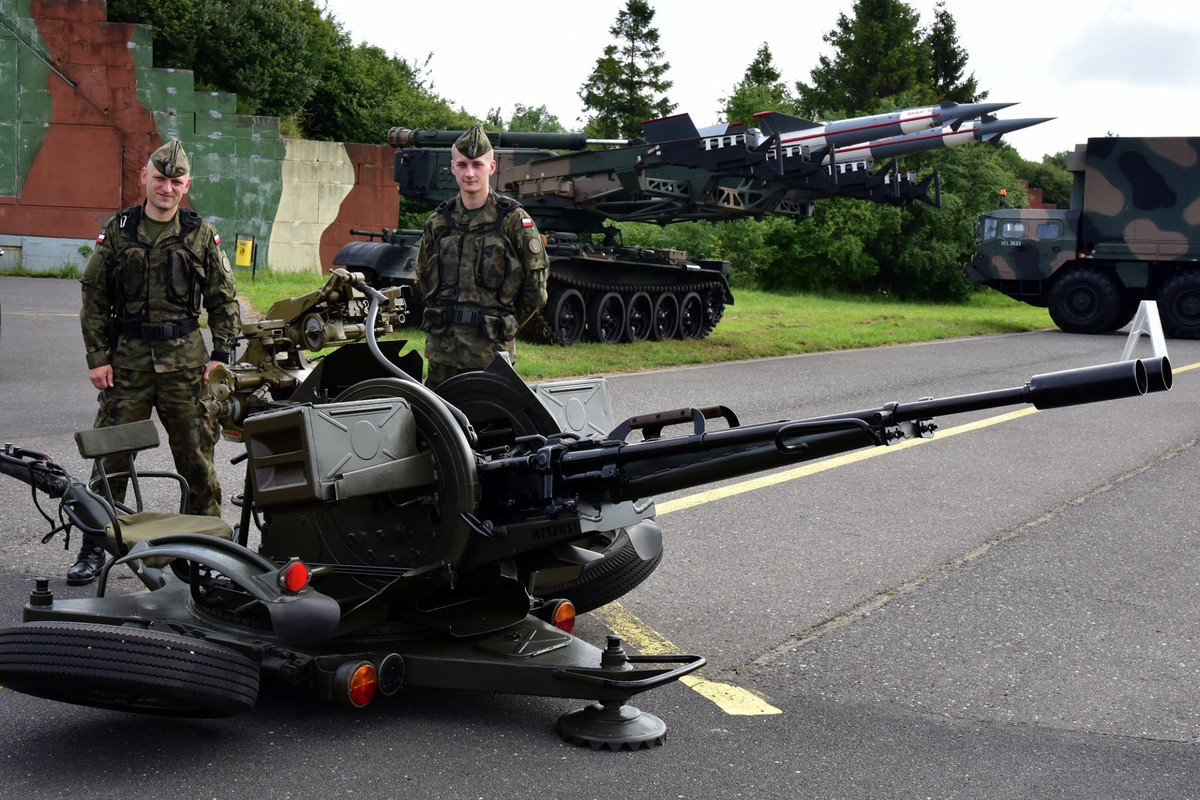Một bệ pháo phòng không ZU-23-2 nòng kép do Liên Xô thiết kế, chế tạo. Dù đã ngả hoàn toàn theo NATO nhưng Ba Lan hiện vẫn là một trong các quốc gia Đông Âu sử dụng nhiều vũ khí nhất có nguồn gốc từ Liên Xô (cũ). Nguồn ảnh: Marian Kluczyński