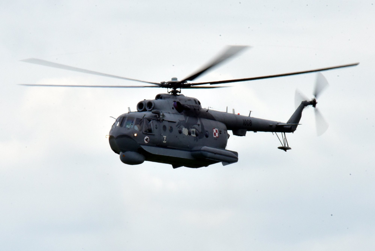 Trực thăng Mi-14 bay biểu diễn trên không. Đây từng được xem là một trong những dòng trực thăng tuần tra biển – săn tàu ngầm nguy hiểm nhất thế giới. Nguồn ảnh: Marian Kluczyński