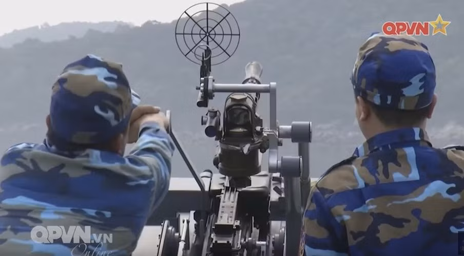 Tầm bắn hiệu quả của súng 14,5mm khoảng 2,5km, tầm bắn xa nhất 4km. Ảnh: QPVN