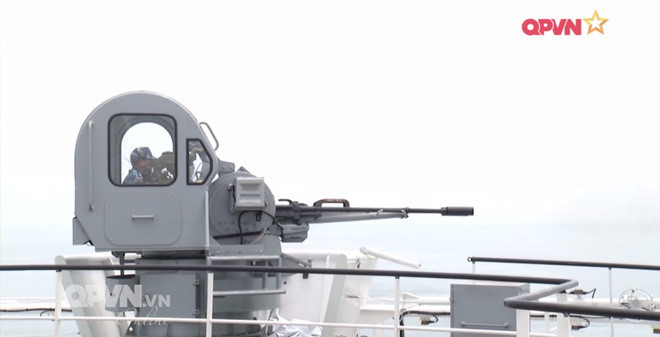 Với số lượng tàu đông đảo đến hơn 70 chiếc, tàu Cảnh sát biển Việt Nam trang bị tương đối đa dạng vũ khí, tuy nhiên tập trung chủ yếu vào 3 loại gồm: pháo tự động 23mm, 25mm; súng máy 14,5mm và pháo hạng nặng 76,2mm (duy nhất một tàu). Ảnh: QPVN