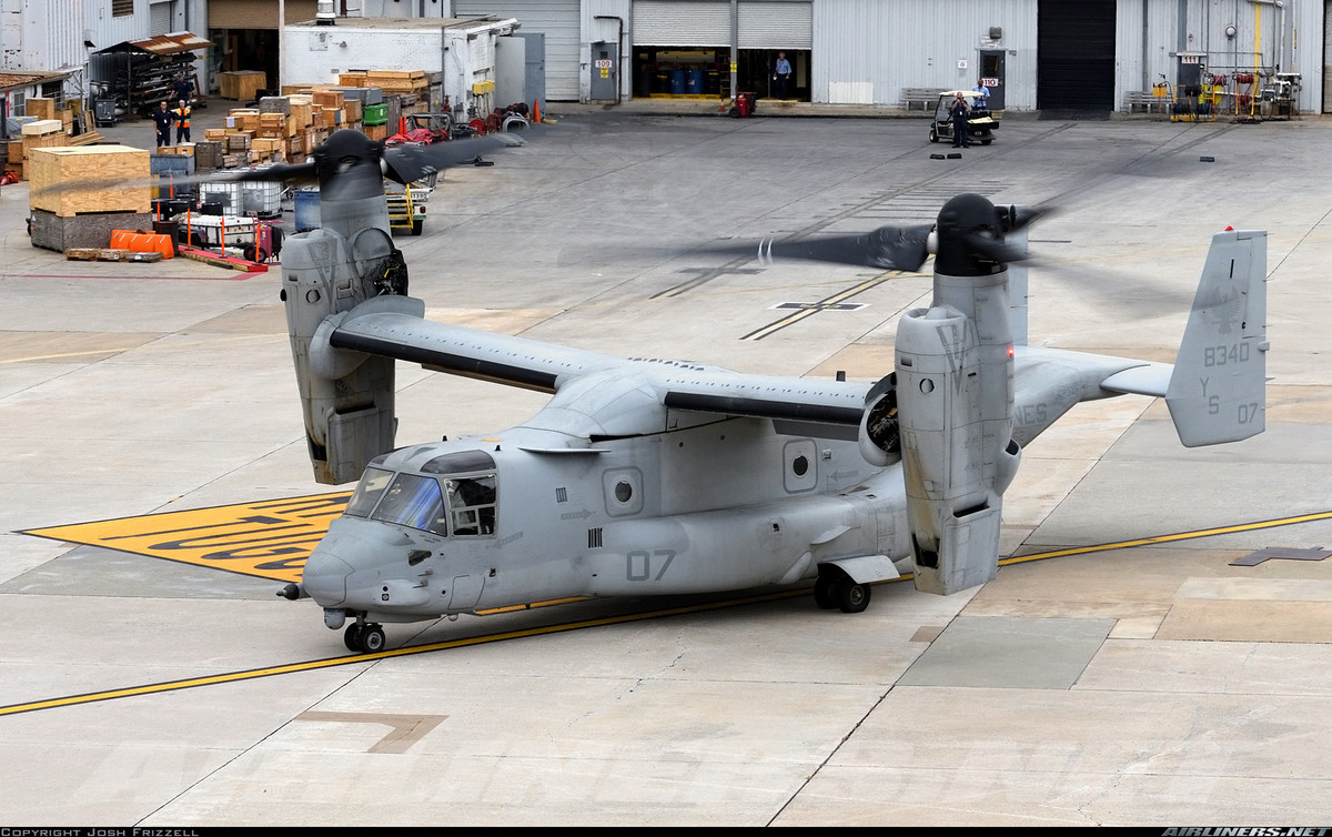 Thật vậy, sở hữu thiết kế động cơ vô cùng độc đáo, V-22 Osprey vẫn được coi là máy bay lai giữa trực thăng - máy bay cánh cố định đáng mơ ước nhất thế giới. Nó có khả năng cất hạ cánh như trực thăng và bay nhanh như một chiếc C-130. Nguồn ảnh: Airliners.net