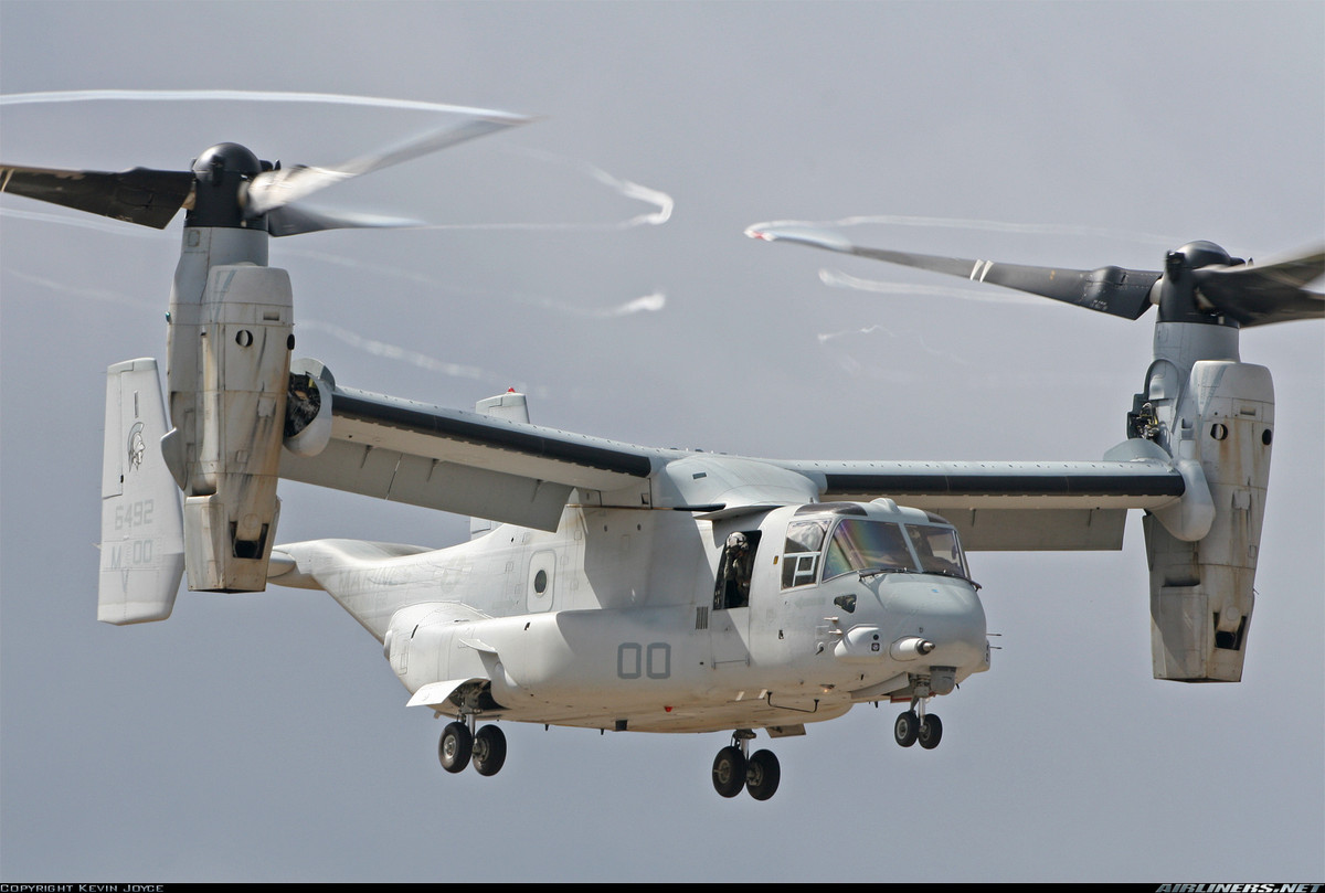 Nhờ đó, khi cất và hạ cánh, máy bay V-22 Osprey sẽ điều chỉnh động cơ theo hướng dọc. Nguồn ảnh: Airliners.net