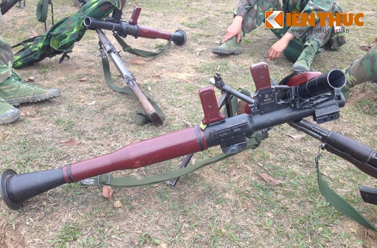 Theo Trung uý Lâm Minh Đăng, Thợ cơ khí Trạm sửa chữa, Phòng Kỹ thuật, ý tưởng của anh xuất phát từ quá trình sửa chữa súng cối 82mm. Câu hỏi đặt ra là tại sao các loại súng hơi (dùng để săn bắn chim) có thể dùng hơi để đẩy đạn đi còn súng cối 82mm lại không? Từ suy nghĩ này, anh mạnh dạn đề xuất và được chỉ huy phòng đồng ý, rồi anh cùng đồng đội nhanh chóng bắt tay vào thực hiện.