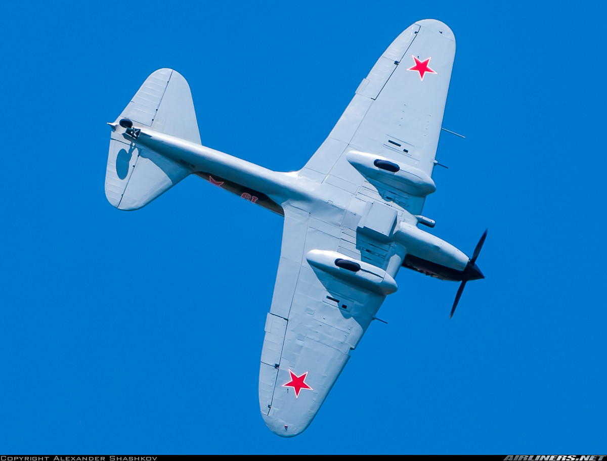 Il-2 được trang bị một động cơ Mikulin AM-38F làm mát bằng nước công suất 1.720 mã lực cho tốc độ bay tối đa 414km/h, tầm bay 720km, trần bay 5.500m. Nguồn ảnh: Airliners.net