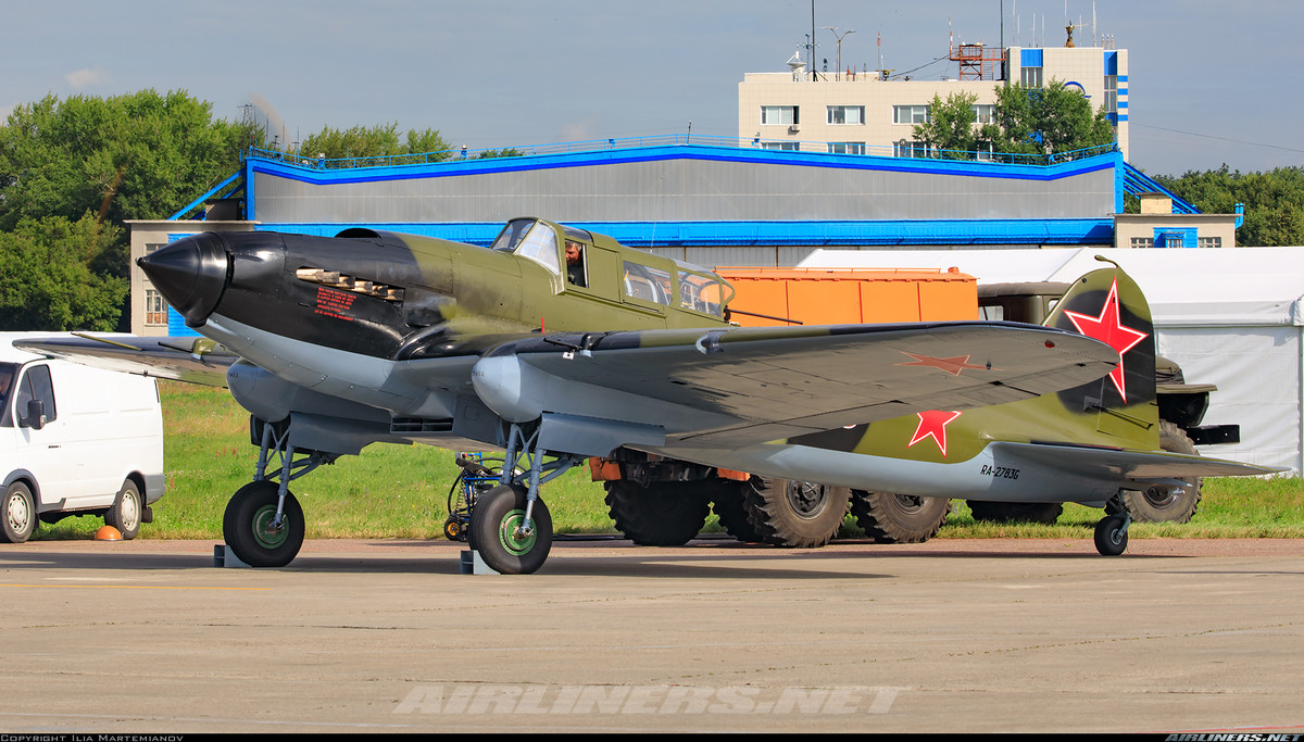 Dự kiến, cả hai chuyến bay biểu diễn của Il-2 sẽ có một máy bay hộ tống theo kèm phục vụ việc ghi hình và quay video. Nguồn ảnh: Airliners.net