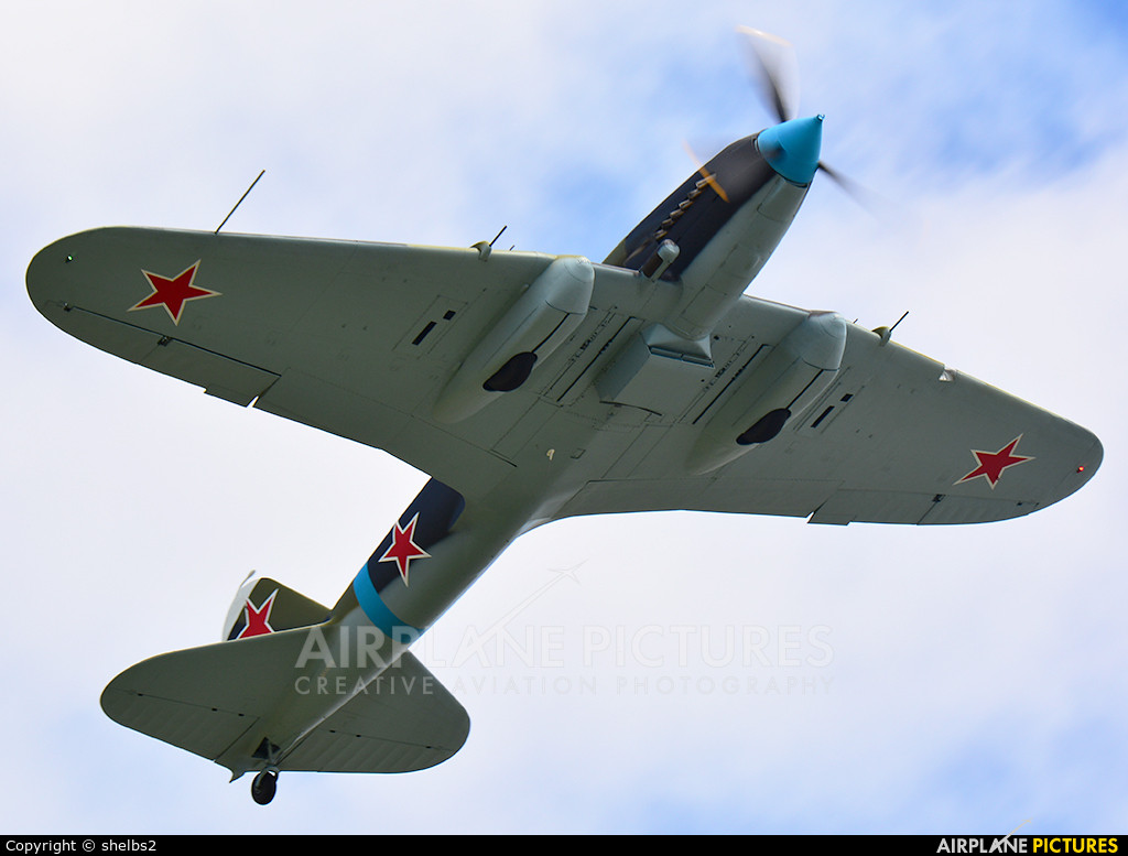 Năm 2012, nhóm các nhà sưu tầm vũ khí CTTG 2 đã tìm thấy chiếc Il-2 huyền thoại và tiến hành phục chế. Năm 2017, với sự hỗ trợ từ tập thể các doanh nghiệp hàng không gồm Công ty máy bay thống nhất (UAC), Iluyshin, Il-2 tái xuất bầu trời. Sau đó, nó tham gia bay biểu diễn tại triển lãm MAKS 2017 rồi ILA 2018 tại Berlin. Nguồn ảnh: Airplane Pictures