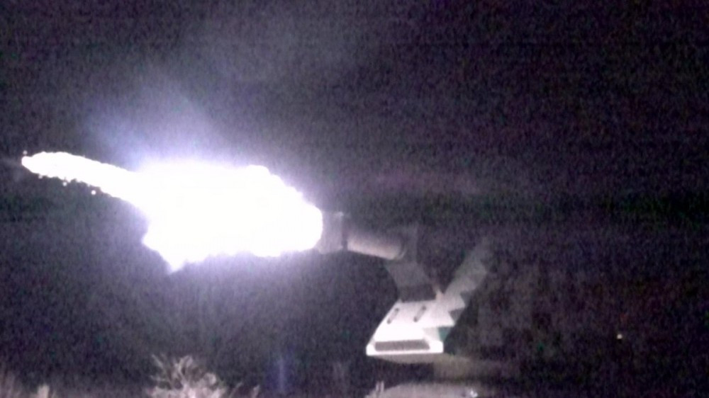 Theo truyền thông Thổ Nhĩ Kỳ, pháo điện từ mang tên Sahi 209 Block II đã được Lực lượng Vũ trang Thổ Nhĩ Kỳ bắn thử nghiệm thành công. Các hình ảnh video cho thấy rõ, cuộc bắn được thực hiện trong cả điều kiện ban ngày và ban đêm. Nguồn ảnh: Bmpd