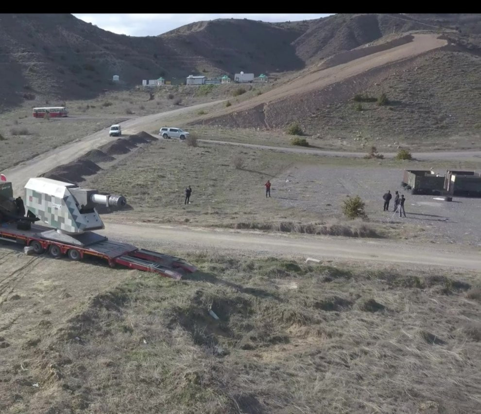  Pháo điện từ Sahi 209 được phát triển bởi công ty Yeteknoloji sử dụng năng lượng điện thay cho liều phóng pháo thông thường để bắn viên đạn cỡ 35mm tấn công mục tiêu cách đến 50km. Nguồn ảnh: Bmpd