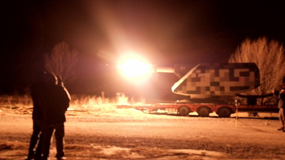 Pháo điện từ Sahi 209 Block II cũng được đánh giá là đưa viên đạn bay cực nhanh (2-3km/s), không có thứ gì đánh chặn nổi, khả năng xuyên phá vật thể cũng vô cùng khủng khiếp. Dù rằng vẫn còn giới hạn lớn về kích thước về năng lượng, nhưng nhìn chung sớm hay muộn loại vũ khí này sẽ trở thành “tương lai của chiến tranh”. Nguồn ảnh: Bmpd