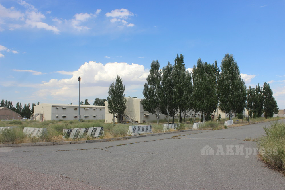 Không ai tưởng tượng trước đây nơi này từng rất nhộn nhịp với các hoạt động của Không quân viễn chinh 376, Không quân Mỹ với nhiệm vụ hỗ trợ cho hoạt động tác chiến tại Afghanistan. Nguồn ảnh: AKIpress