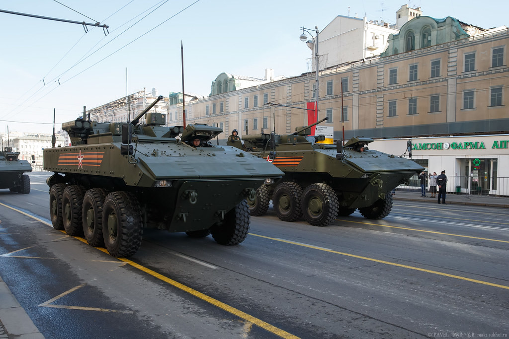 Khung gầm Boomerang nặng khoảng 34 tấn (chở được 10 người gồm 3 thành viên kíp lái), trang bị động cơ diesel 510hp có tuabin tăng áp, hệ truyền động 8x8 bánh, tốc độ 100km/h, dự trữ hành trình 800km. Nguồn ảnh: etk-energia.spb.ru