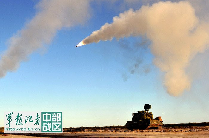 HQ-17 được trang bị kiểu đạn tên lửa có tầm bắn khoảng 12km, trần bay 6km. Nguồn ảnh: zb.81.cn