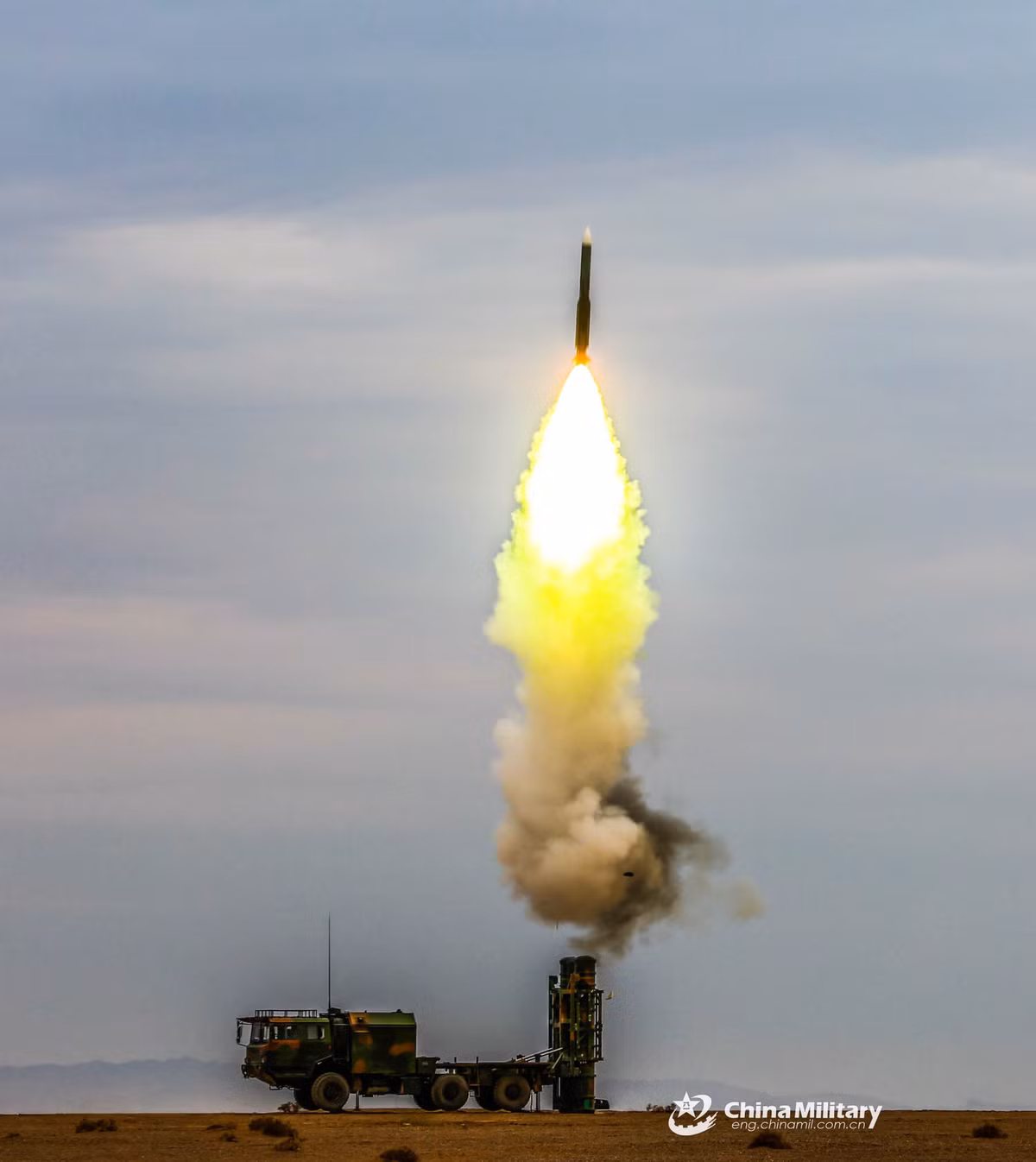 Đạn tên lửa HQ-16 có tầm bắn tối đa khoảng 40km, nhưng chỉ tiêu diệt được tên lửa hành trình ở cự ly khoảng 3,5-18km, tầm cao tác xạ mục tiêu lên tới 18km, tỉ lệ đánh chặn một đạn - một máy bay khoảng 85%. Nguồn ảnh: China Military