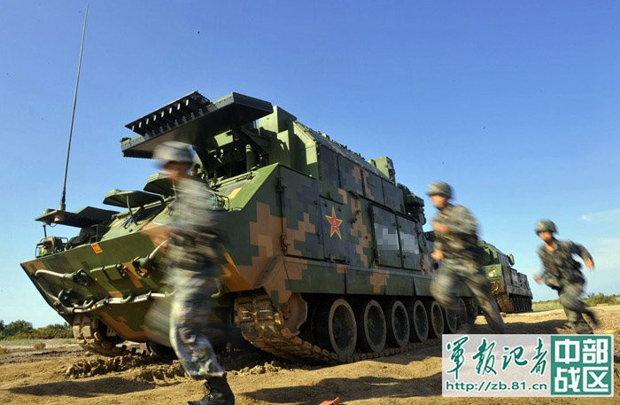 Trong khi đó HQ-17 à phiên bản Tor-M1 của Nga nhưng được Trung Quốc sản xuất với những cải tiến riêng. Năm 1996, Bắc Kinh đặt hàng 14 bệ phóng Tor-M1 và nhận chúng năm 2000. Nguồn ảnh: zb.81.cn