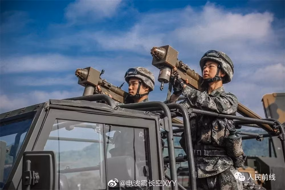 Ngoài HQ-17, sư đoàn còn có các đơn vị bảo vệ sử dụng tên lửa vác vai để đối phó mục tiêu bay thấp và cực thấp. Nguồn ảnh: Sina