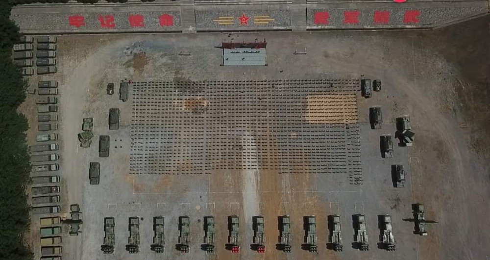 Mới đây, truyền thông Trung Quốc đăng tải loạt ảnh hiếm về sư đoàn phòng không trang bị tên lửa tầm trung HQ-16A – một trong những loại tên lửa đất đối không cự ly trung bình hiện đại nhất của nước này hiện nay. Nguồn ảnh: Sina