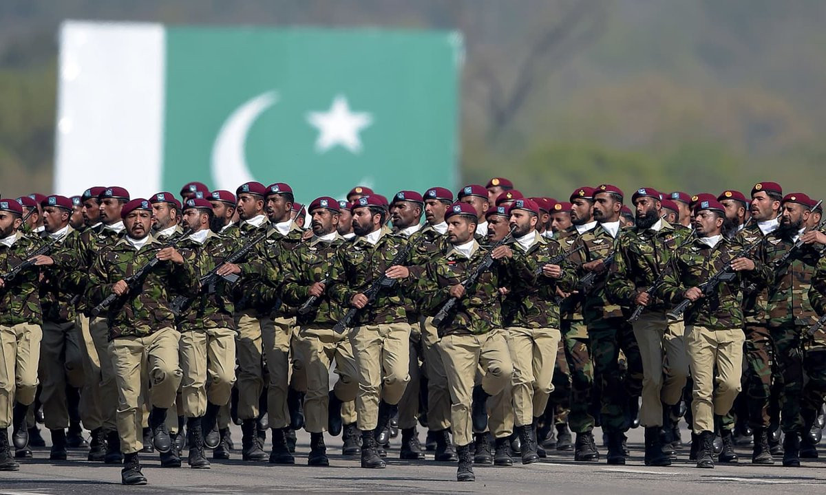 Nhân kỷ niệm 79 năm Quốc khánh Cộng hòa Hồi giáo Pakistan, hôm 23/3, Quân đội Pakistan tiến hành cuộc duyệt binh lớn ở Thủ đô Islamabad biểu dương sức mạnh giữa lúc quan hệ với New Delhi rất căng thẳng. Nguồn ảnh: Bmpd