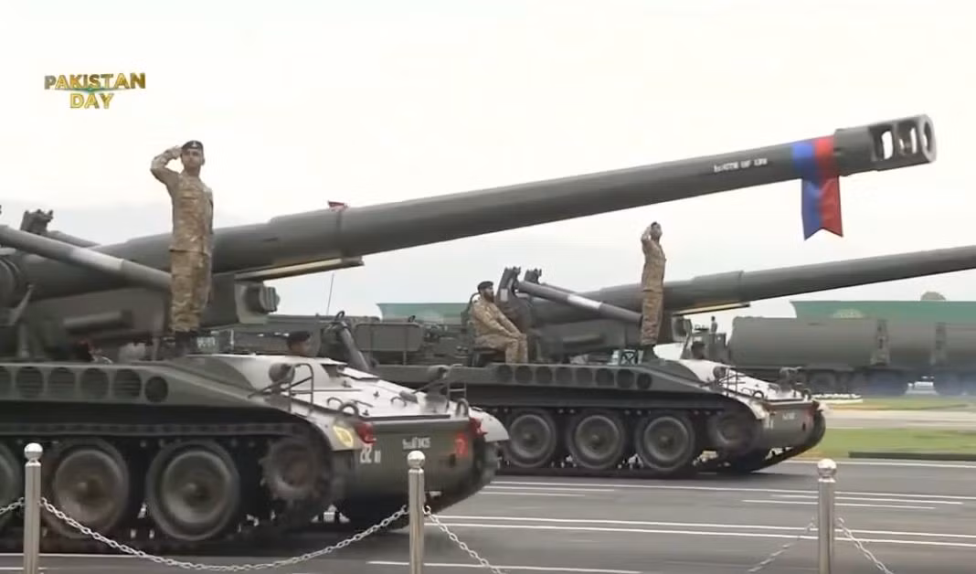 Pháo tự hành M110 203mm - cỡ pháo tự hành to nhất trong biên chế Quân đội Pakistan hiện nay. Tuy nhiên, loại pháo đóng vai trò chủ lực phải là khẩu M109 với số lượng 389 khẩu do Mỹ sản xuất. Nguồn ảnh: Bmpd